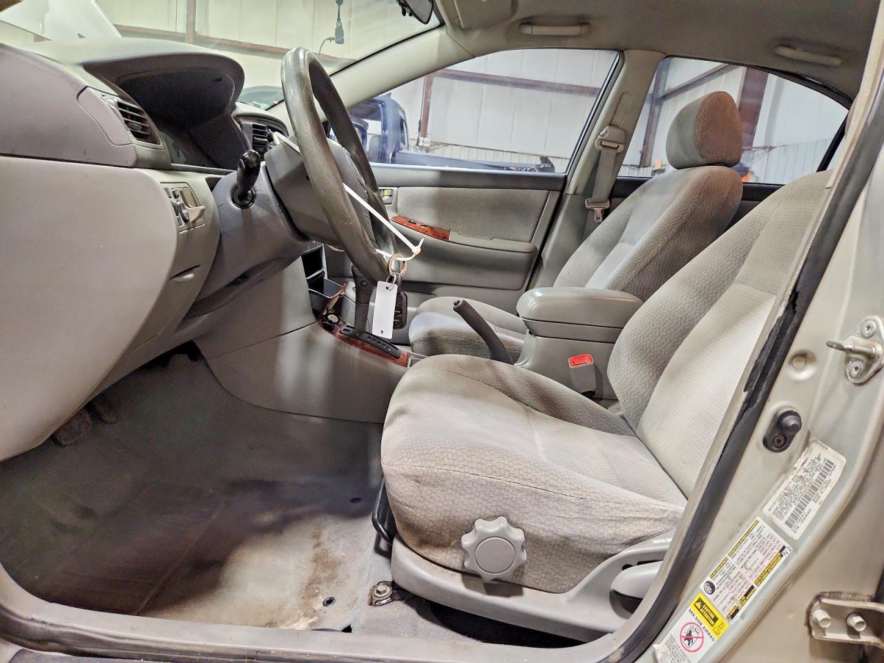 2004 TOYOTA COROLLA LE photo 7
