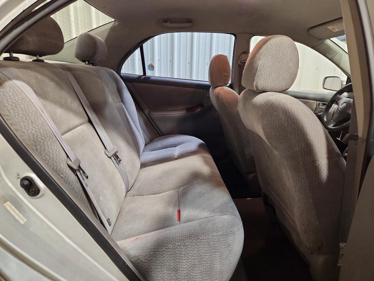 2004 TOYOTA COROLLA LE photo 10