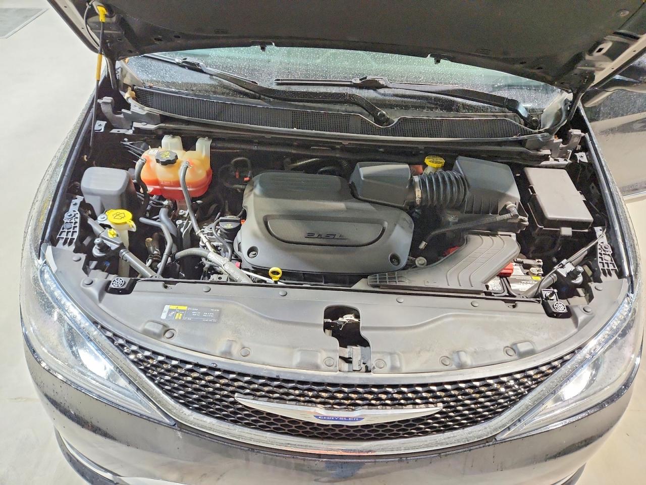 2019 CHRYSLER PACIFICA TOURING L PLUS photo 34