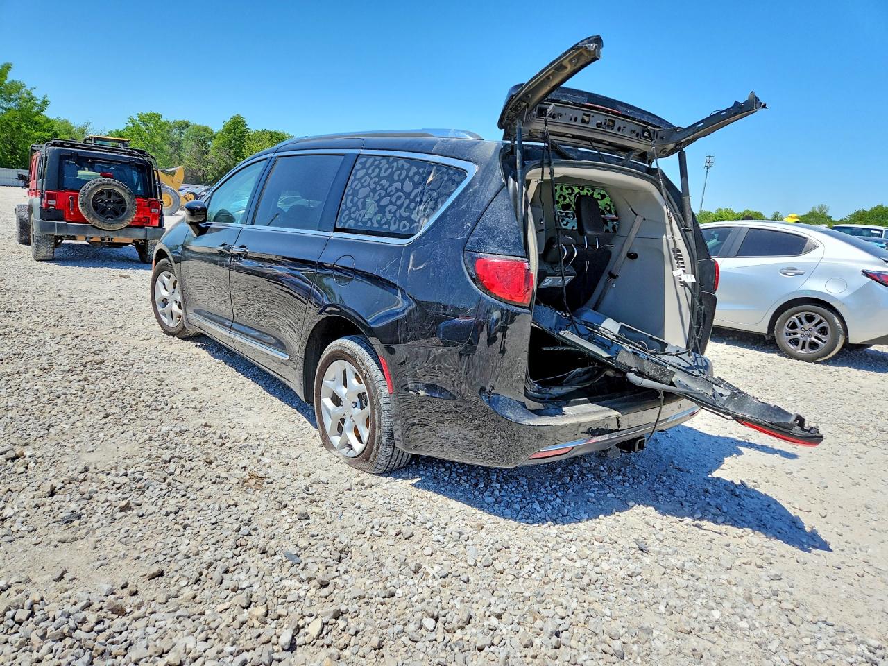 2019 CHRYSLER PACIFICA TOURING L PLUS photo 4