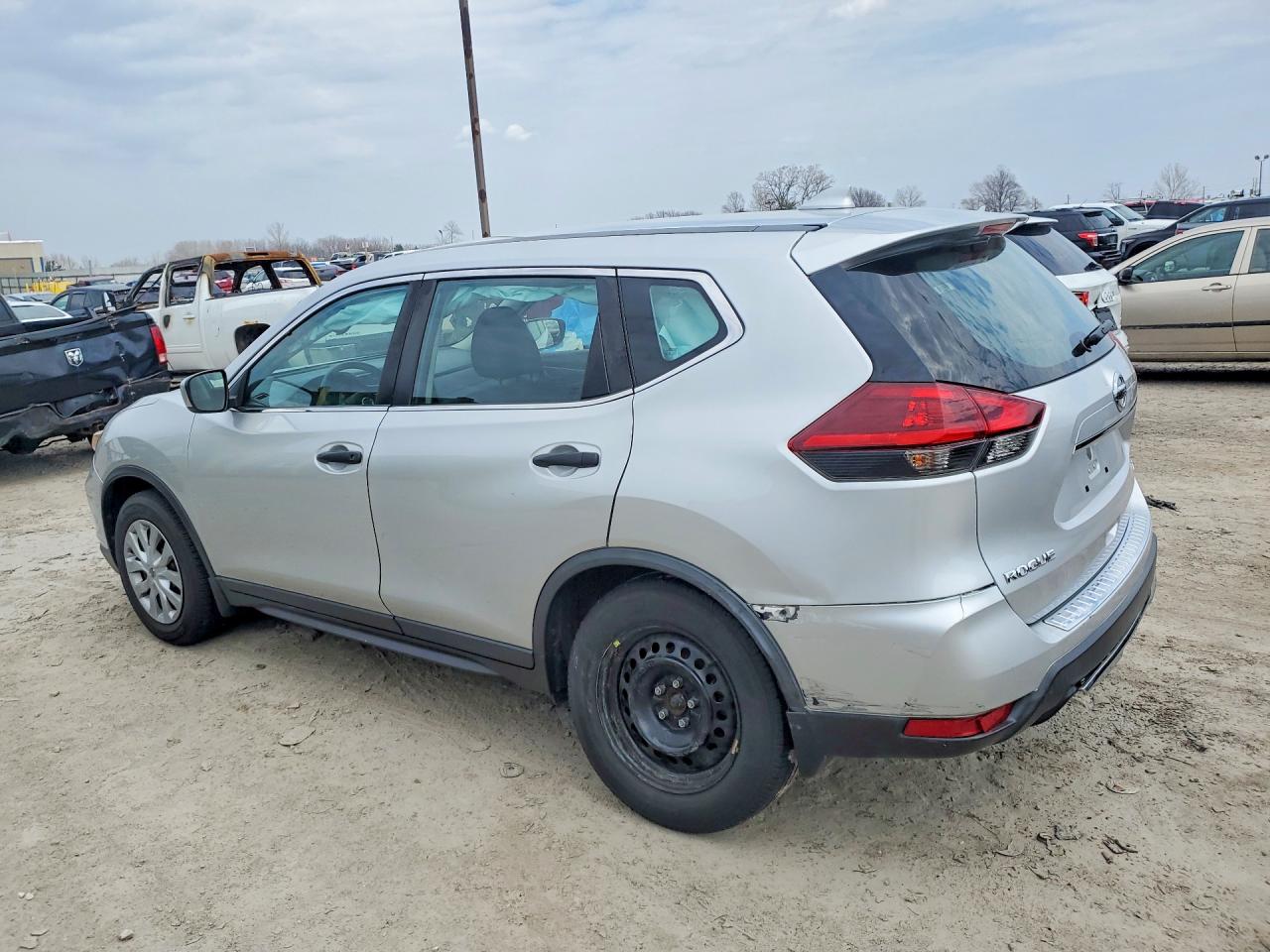 2019 NISSAN ROGUE S photo 2