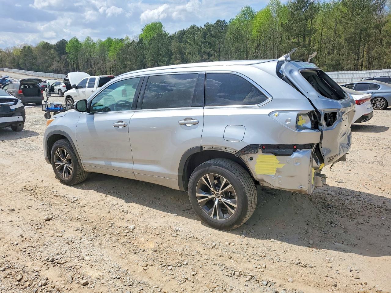 2016 TOYOTA HIGHLANDER XLE photo 4