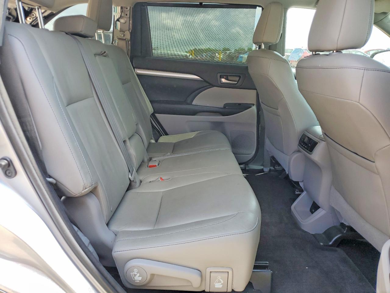 2016 TOYOTA HIGHLANDER XLE photo 31