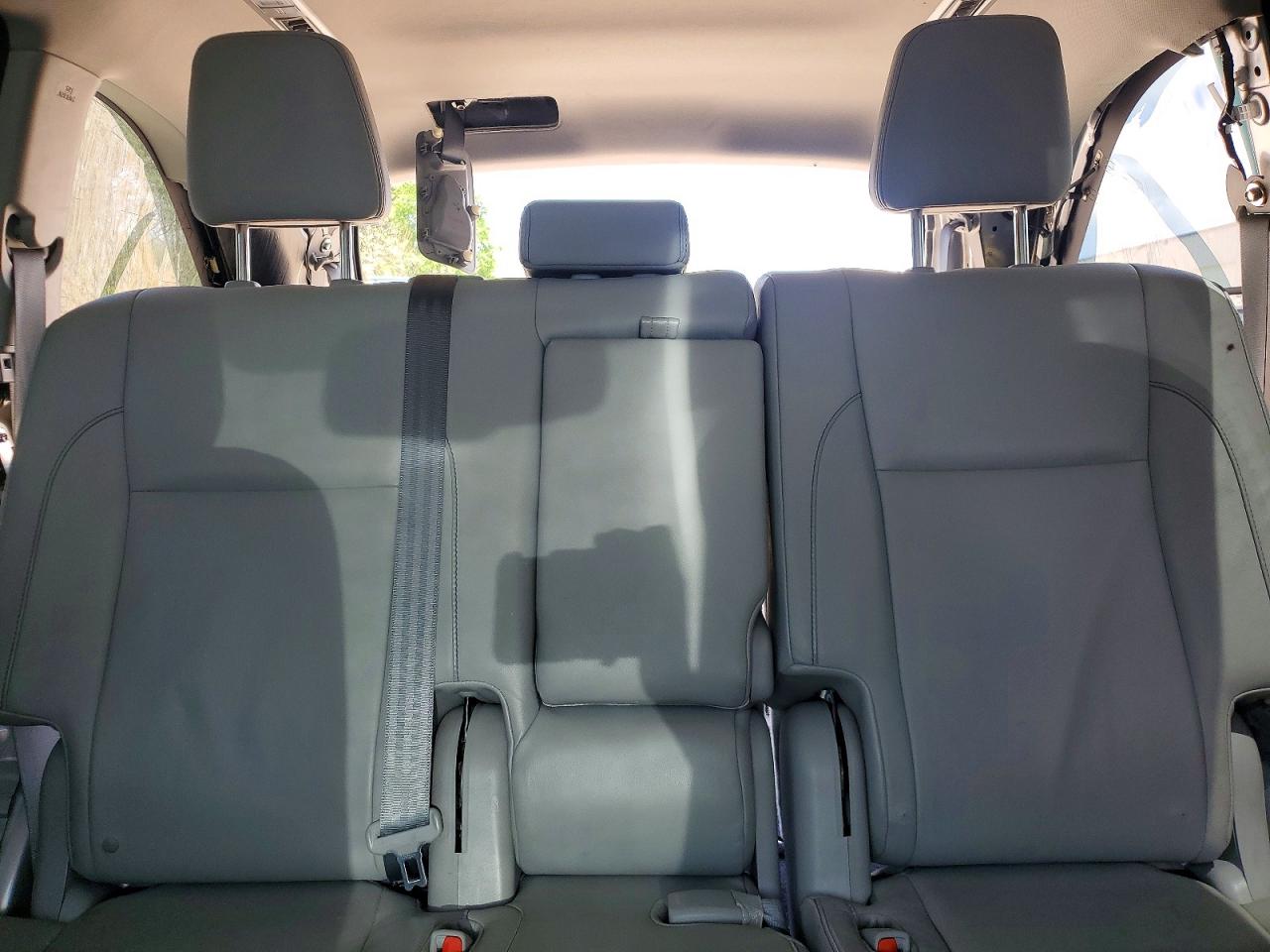 2016 TOYOTA HIGHLANDER XLE photo 28