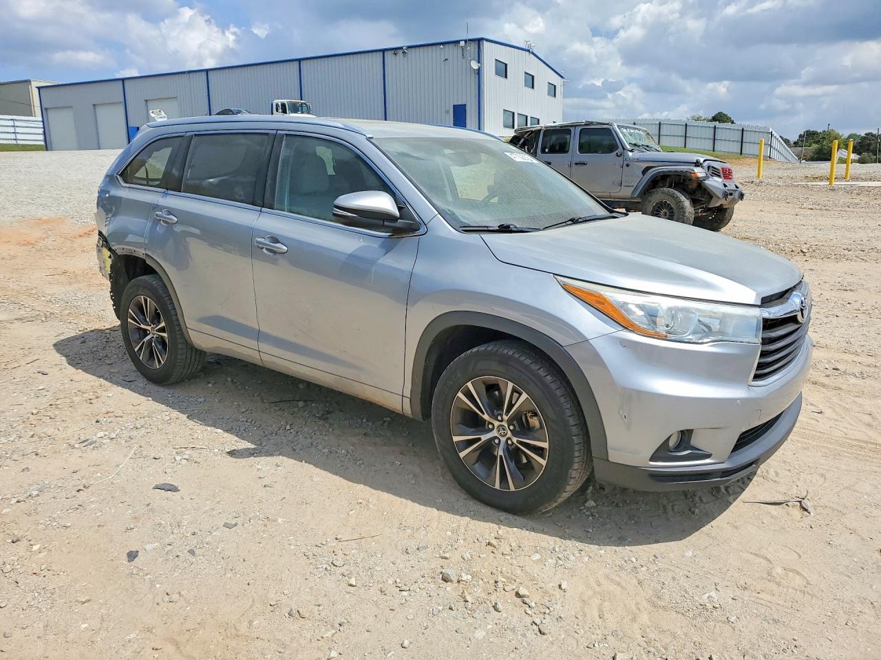 2016 TOYOTA HIGHLANDER XLE photo 10