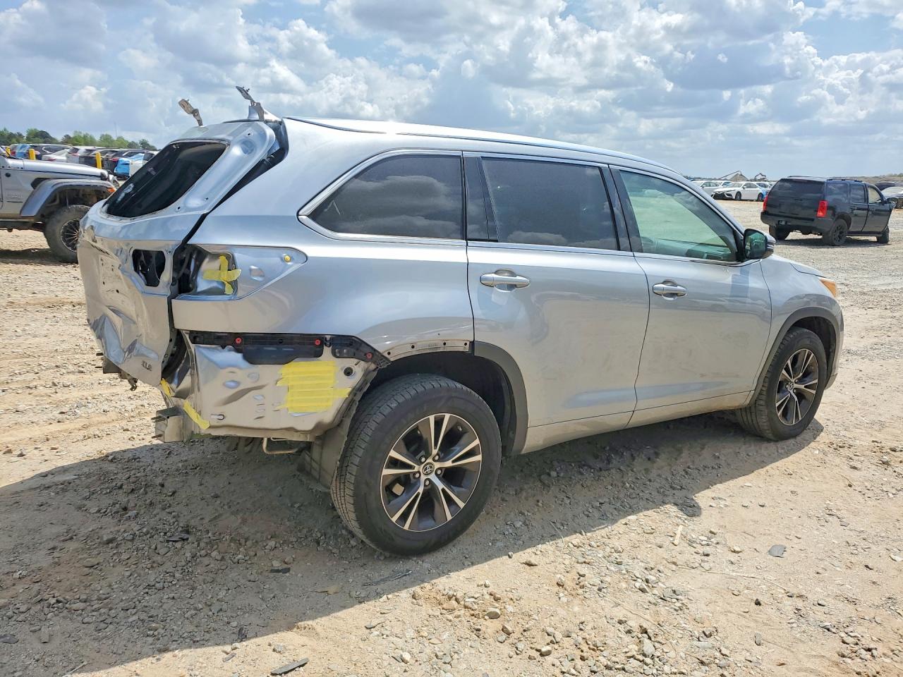 2016 TOYOTA HIGHLANDER XLE photo 7