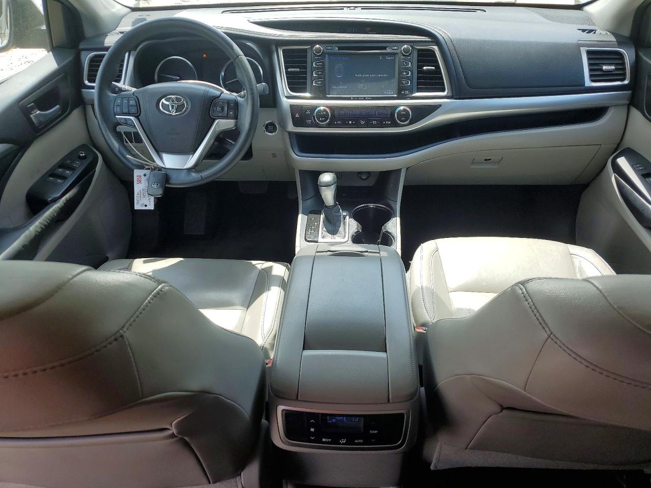 2016 TOYOTA HIGHLANDER XLE photo 22