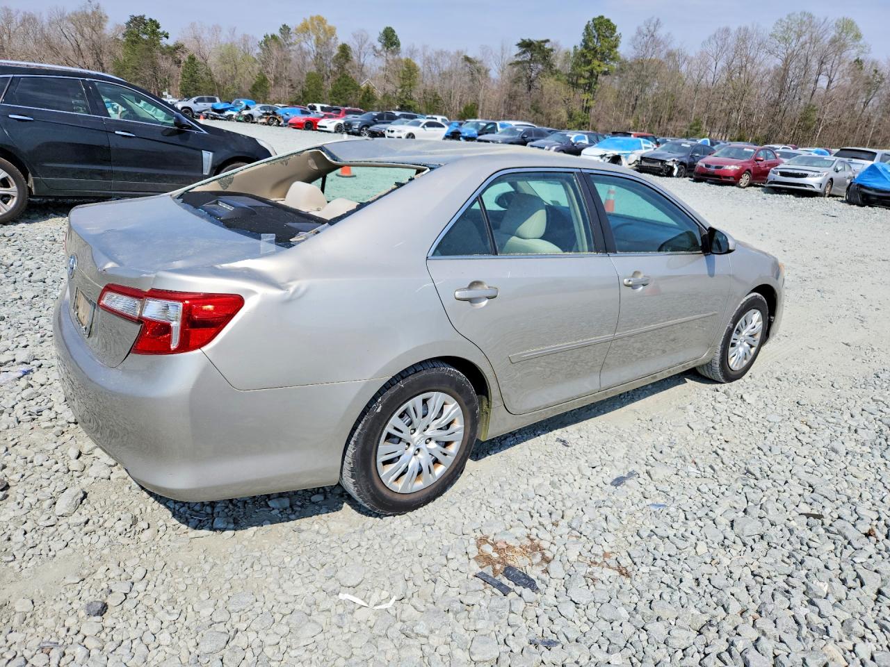 2013 TOYOTA CAMRY L photo 3
