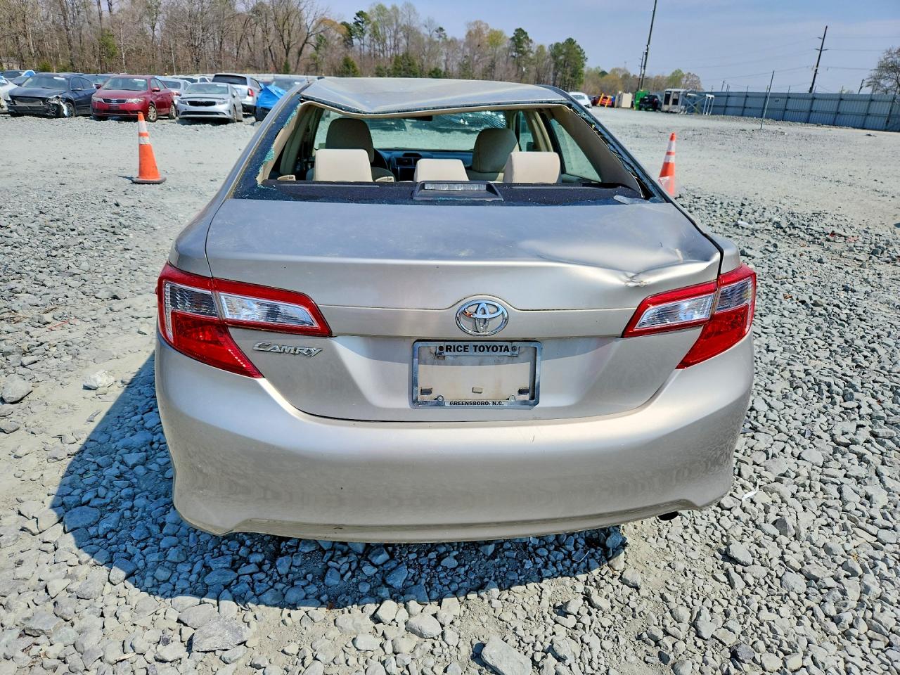 2013 TOYOTA CAMRY L photo 6
