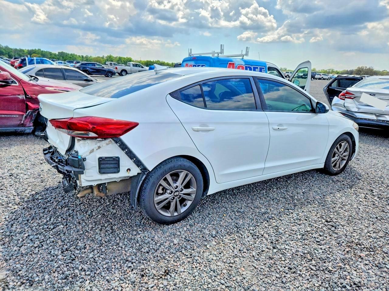2018 HYUNDAI ELANTRA VALUE EDITION photo 3