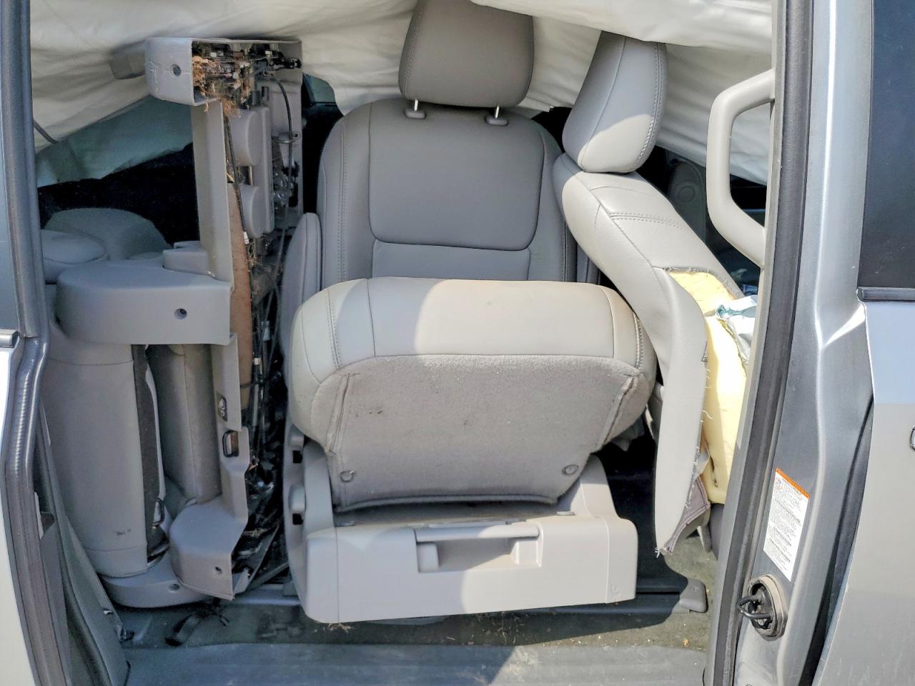 2017 TOYOTA SIENNA XLE 8-PASSENGER photo 11