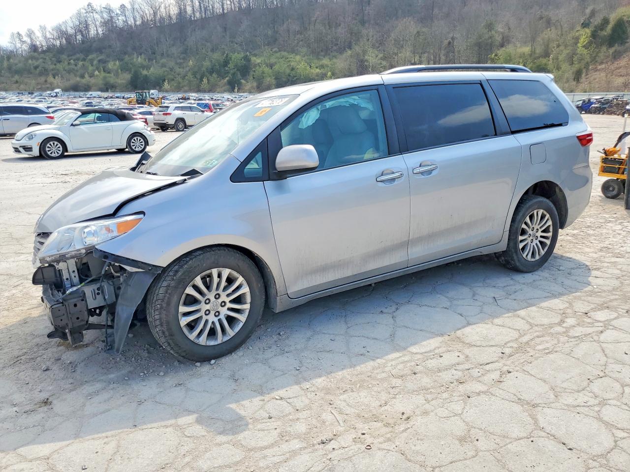 2017 TOYOTA SIENNA