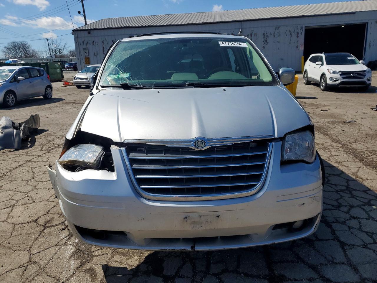 2010 CHRYSLER TOWN & COUNTRY TOURING photo 9