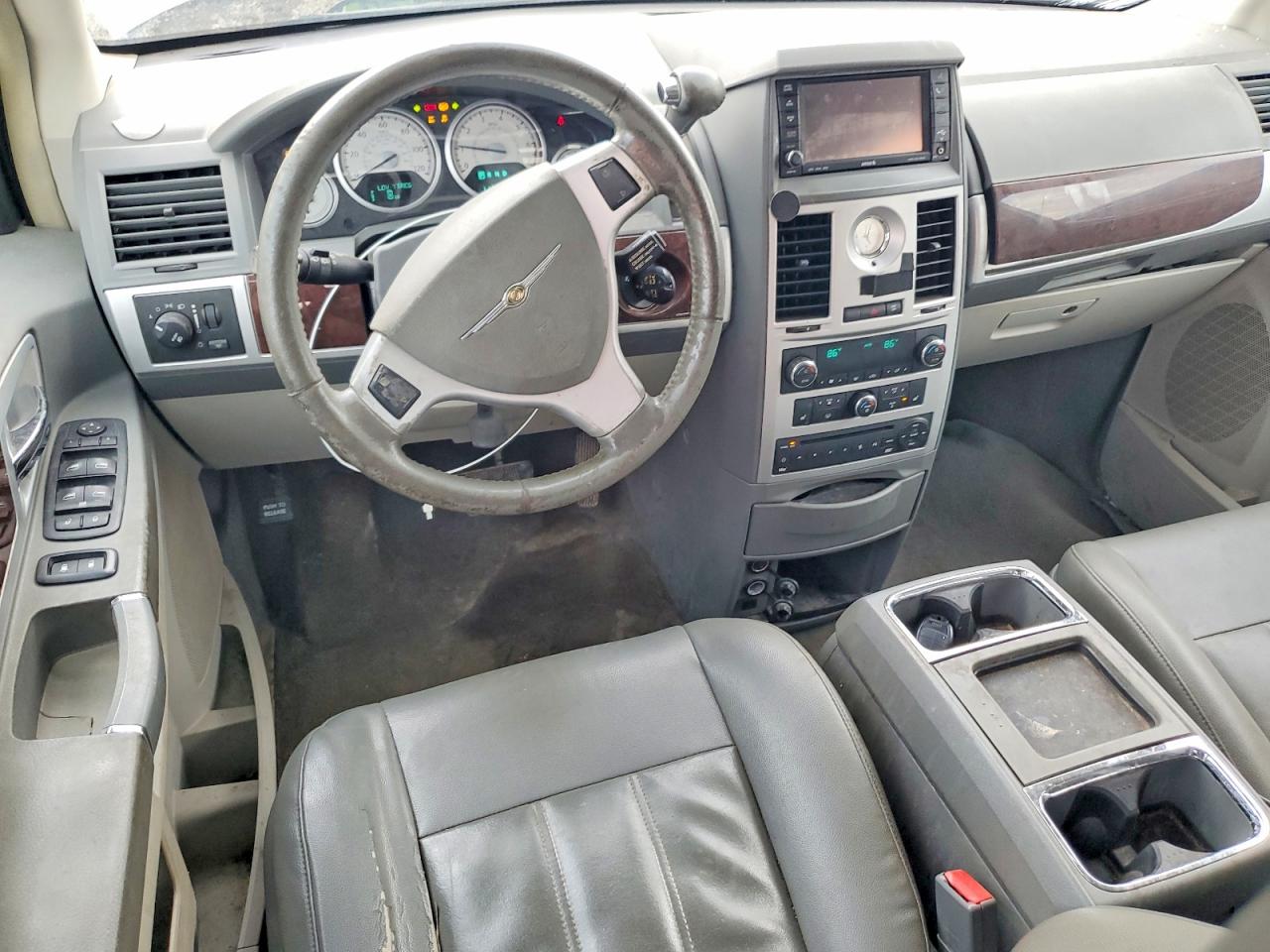 2010 CHRYSLER TOWN & COUNTRY TOURING photo 15
