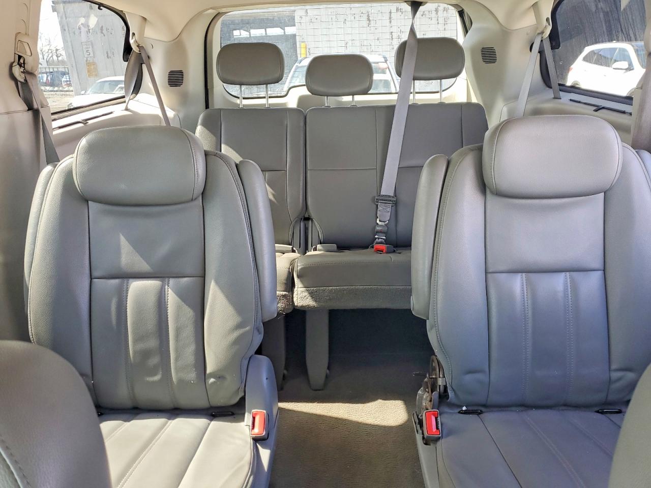 2010 CHRYSLER TOWN & COUNTRY TOURING photo 19