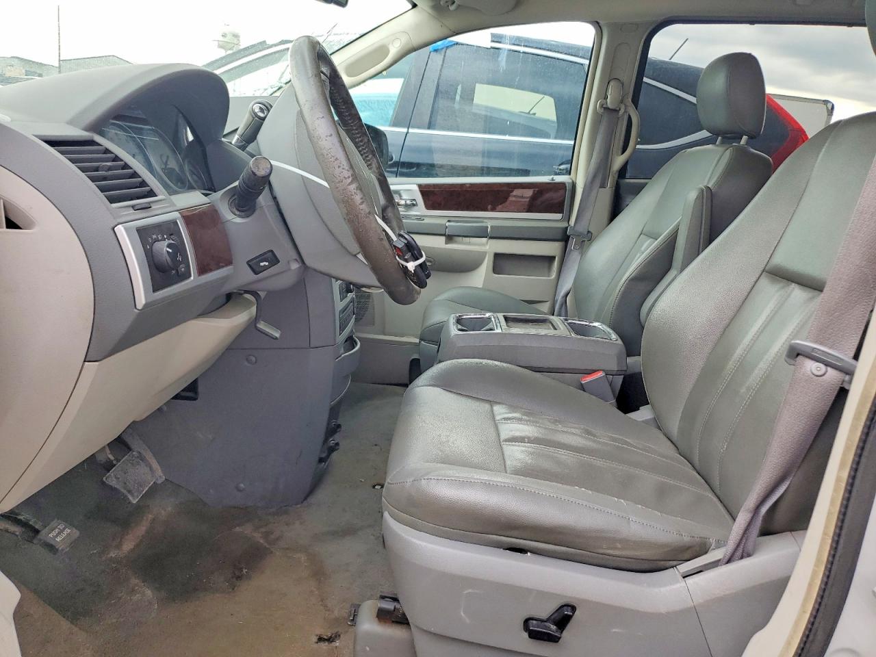 2010 CHRYSLER TOWN & COUNTRY TOURING photo 13