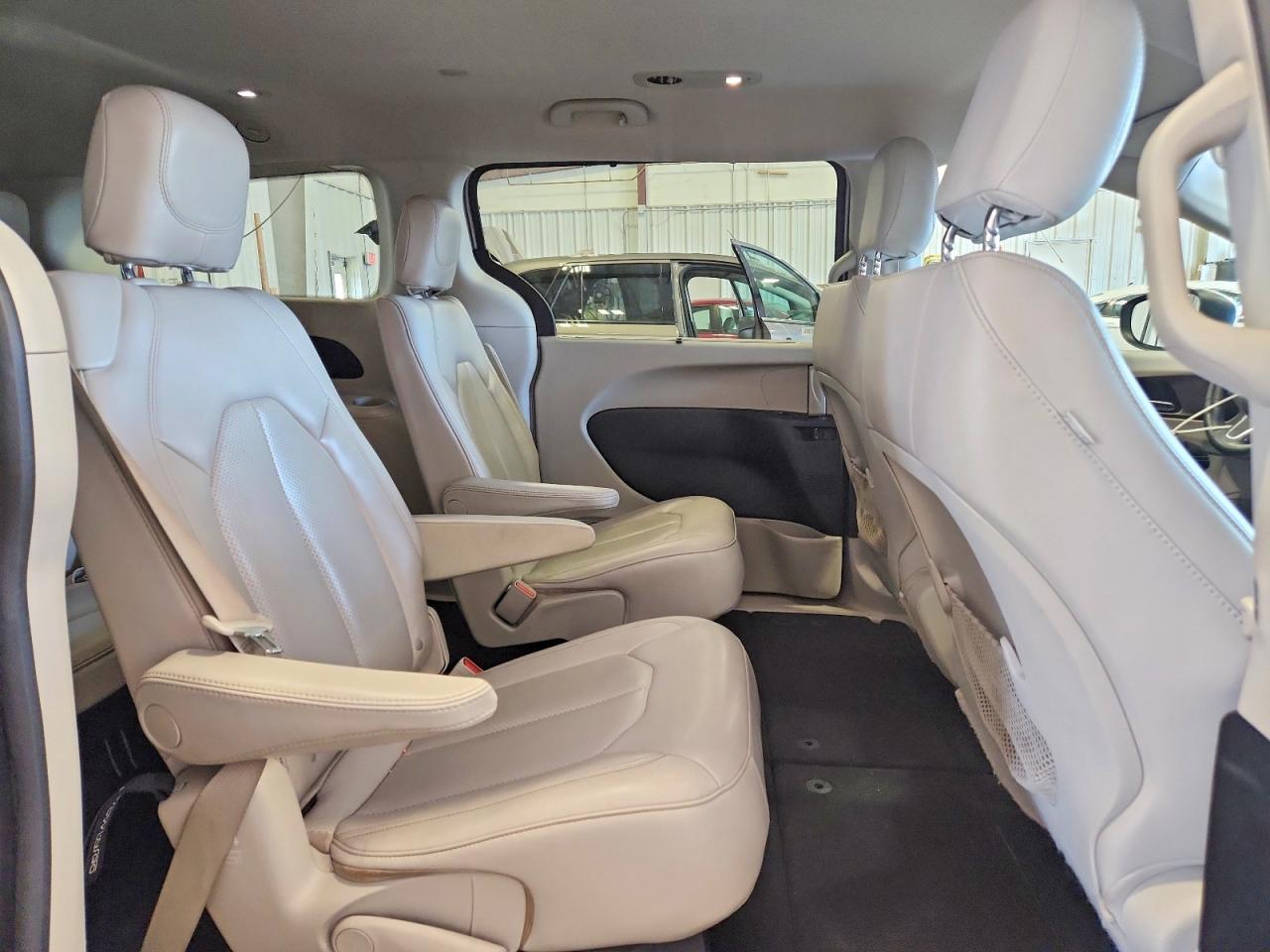 2021 CHRYSLER VOYAGER LXI photo 21