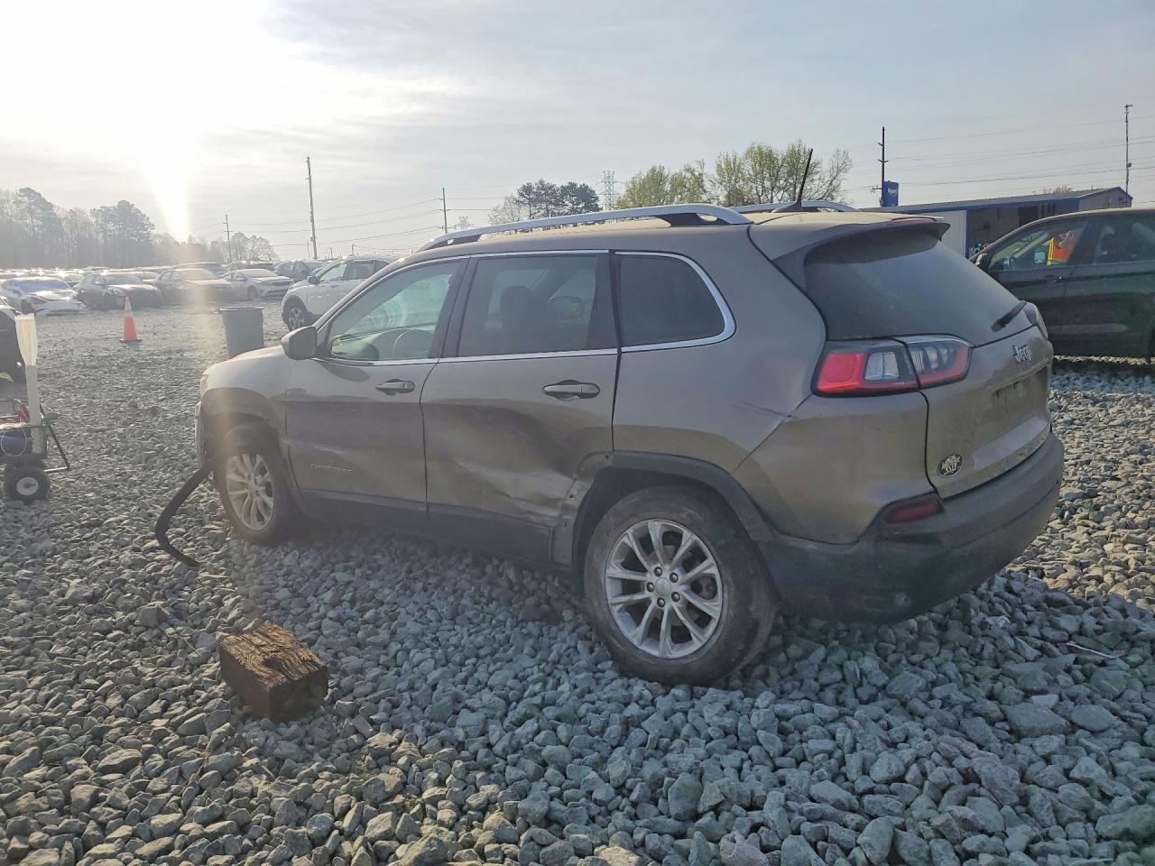 2019 JEEP CHEROKEE LATITUDE photo 4