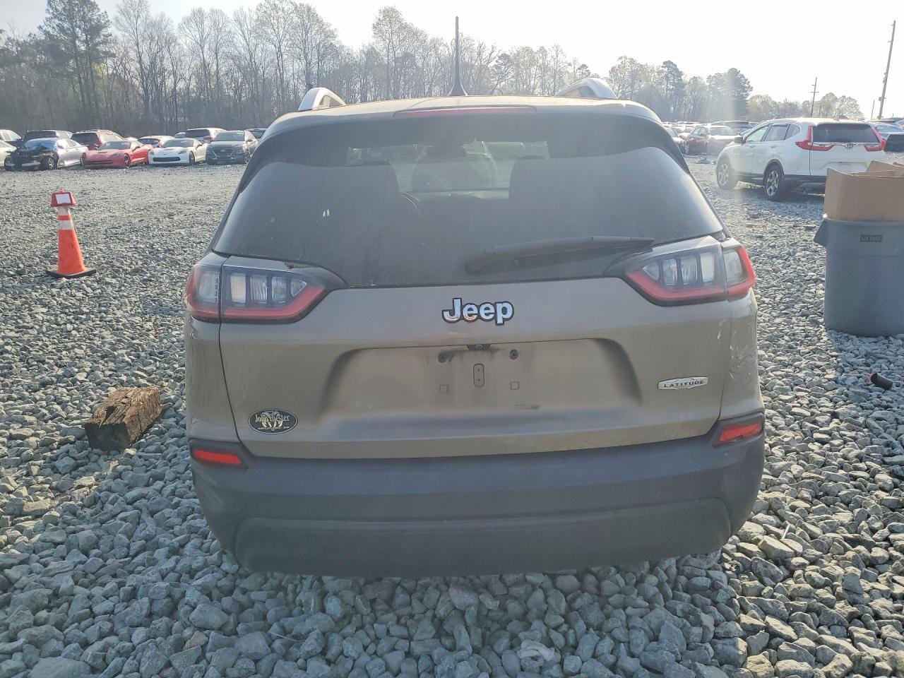 2019 JEEP CHEROKEE LATITUDE photo 16