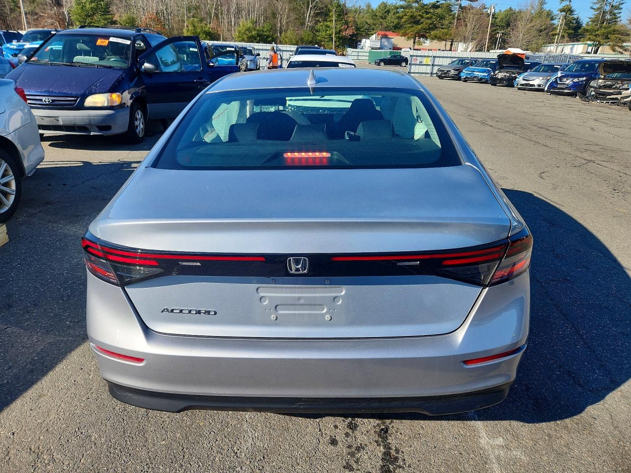 2025 HONDA ACCORD LX photo 11