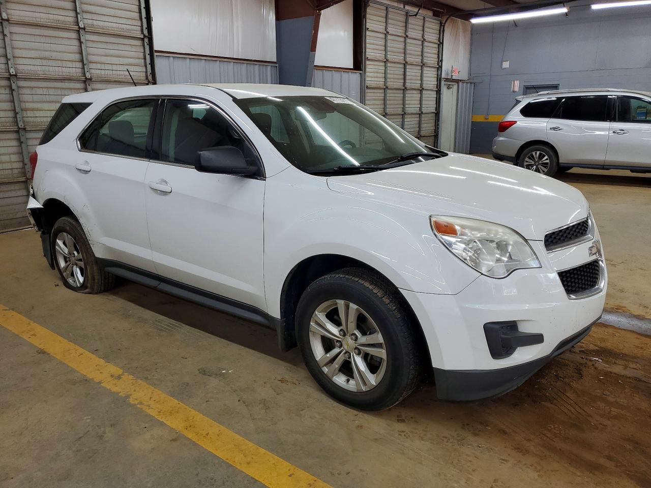 2015 CHEVROLET EQUINOX LS photo 4