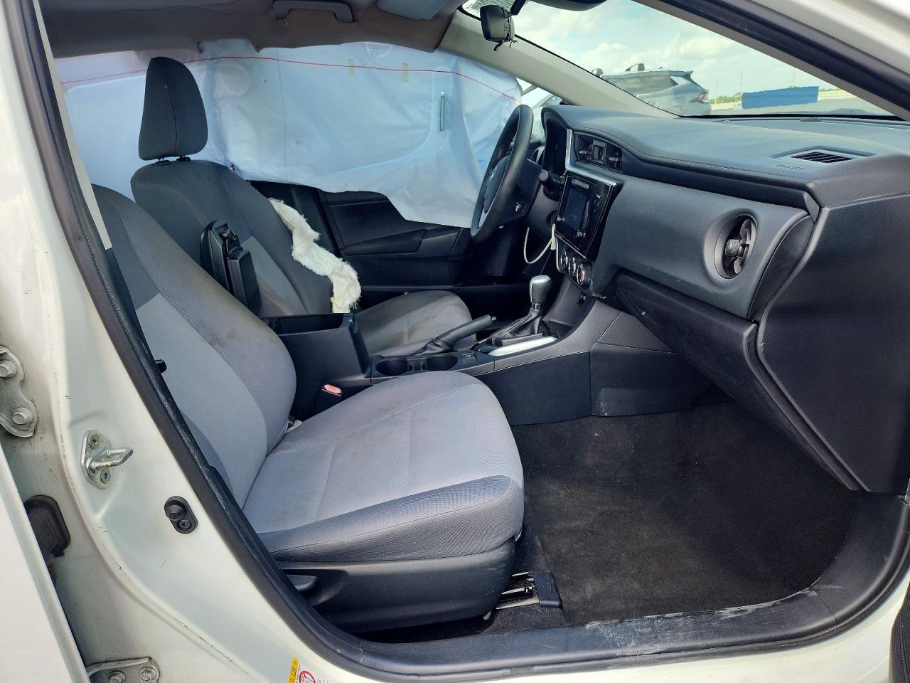 2017 TOYOTA COROLLA L photo 13