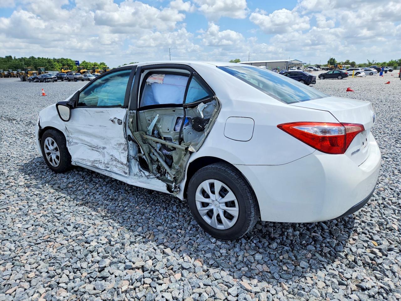 2017 TOYOTA COROLLA L photo 3