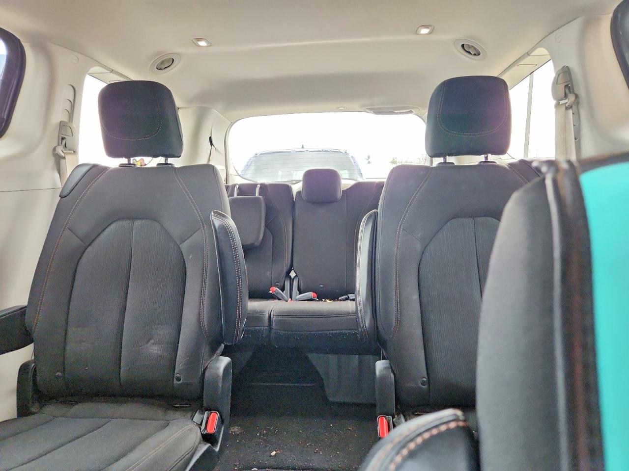 2019 CHRYSLER PACIFICA TOURING PLUS photo 19