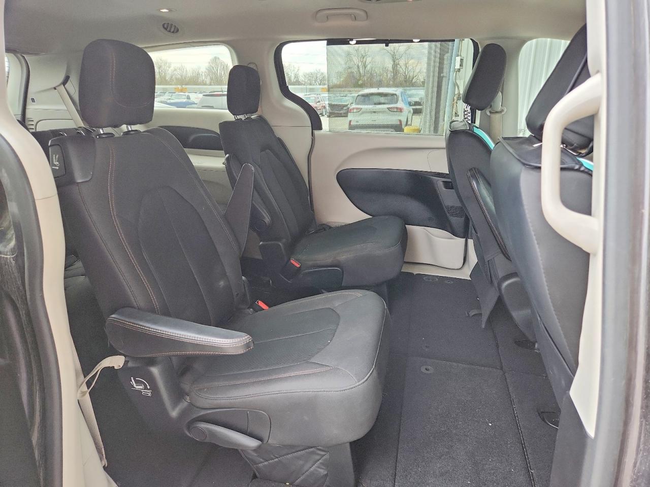 2019 CHRYSLER PACIFICA TOURING PLUS photo 21