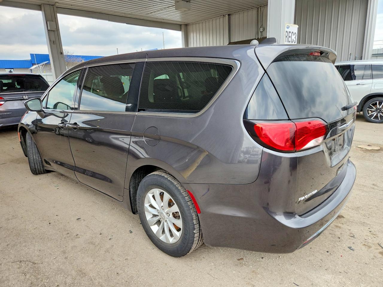 2019 CHRYSLER PACIFICA TOURING PLUS photo 3