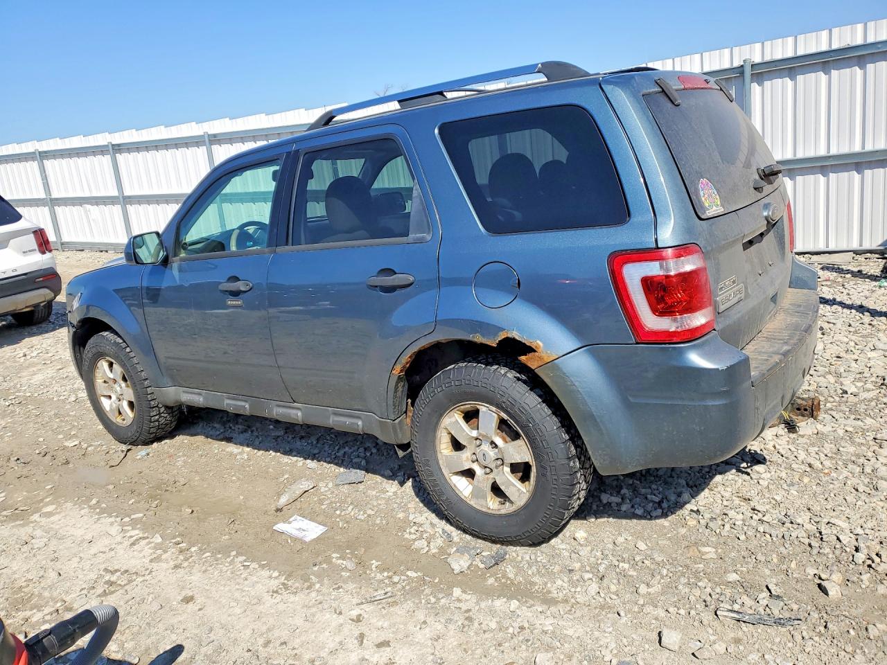2010 FORD ESCAPE LIMITED photo 4
