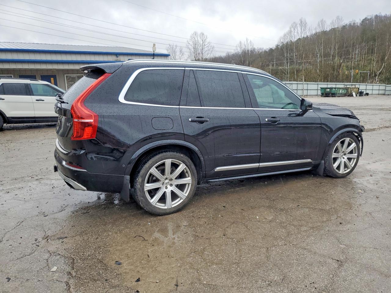 2017 VOLVO XC90 T6 photo 3