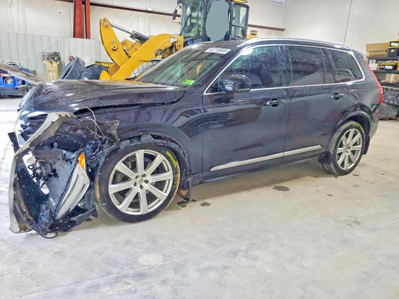 2017 VOLVO XC90