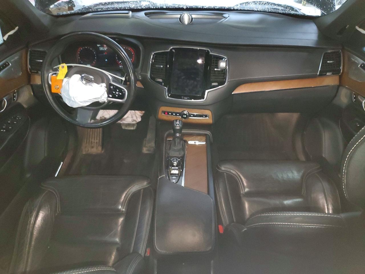 2017 VOLVO XC90 T6 photo 8