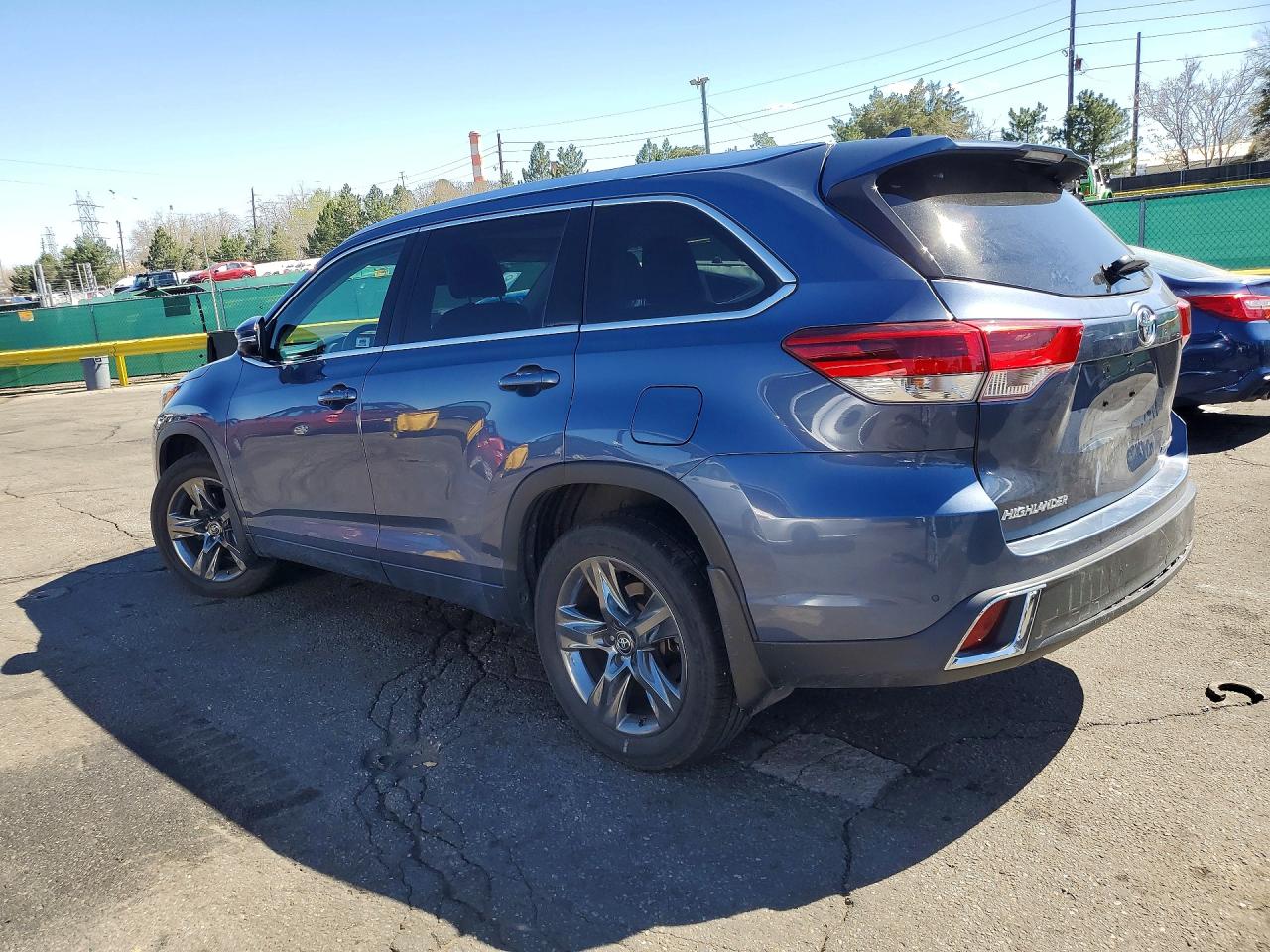 2018 TOYOTA HIGHLANDER LIMITED PLATINUM photo 3