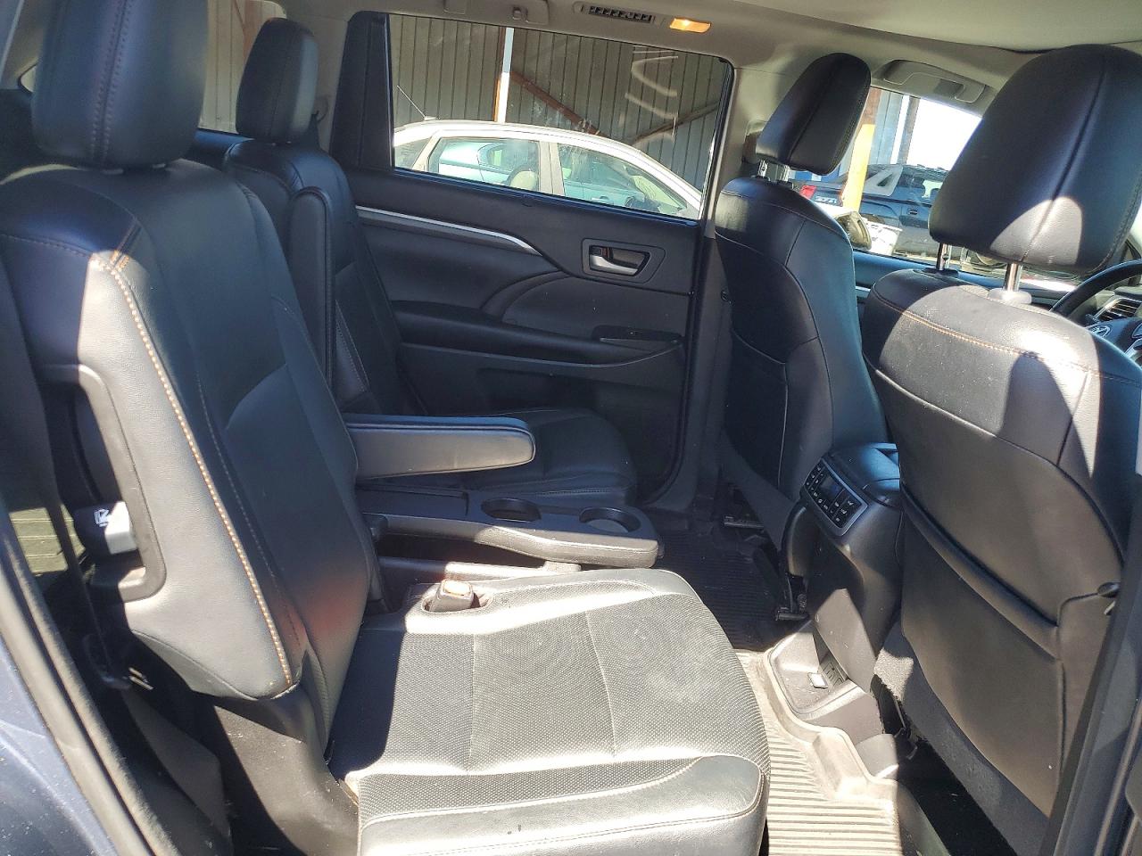 2018 TOYOTA HIGHLANDER LIMITED PLATINUM photo 19