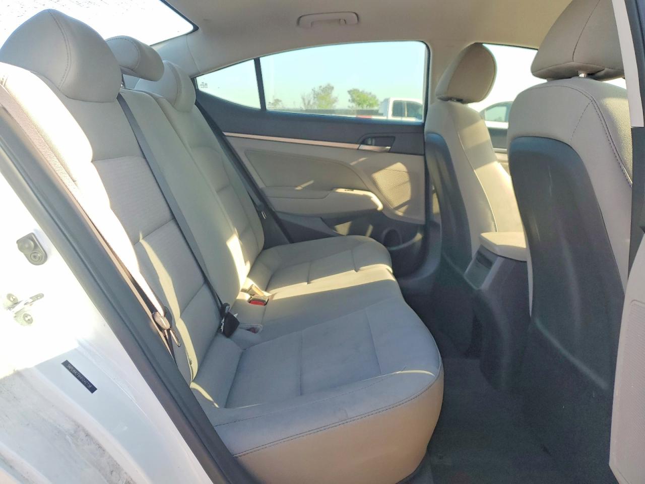 2017 HYUNDAI ELANTRA SE photo 28