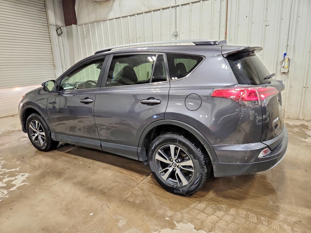 2017 TOYOTA RAV4 XLE photo 2