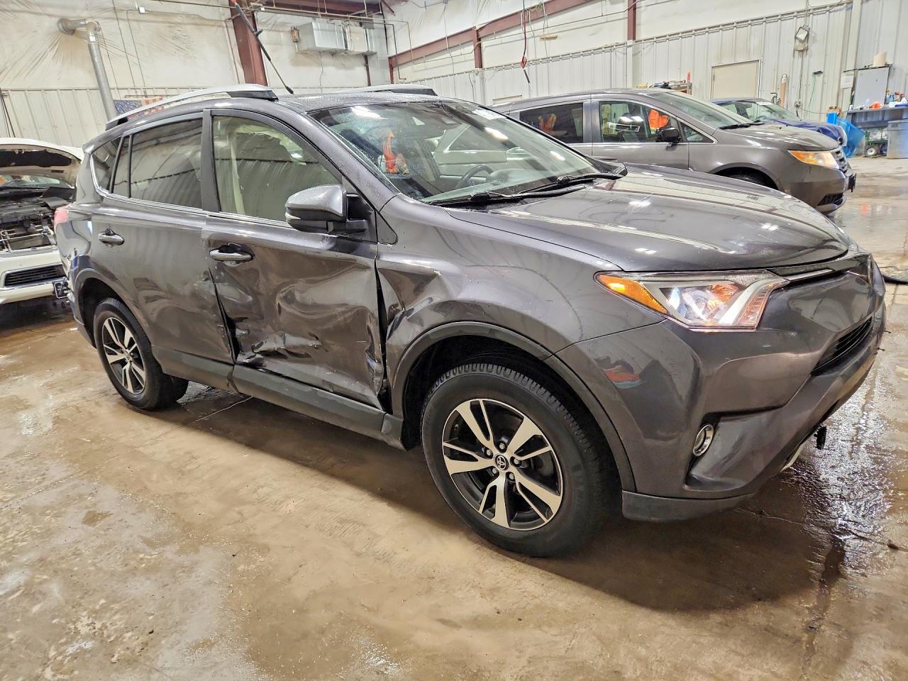 2017 TOYOTA RAV4 XLE photo 4