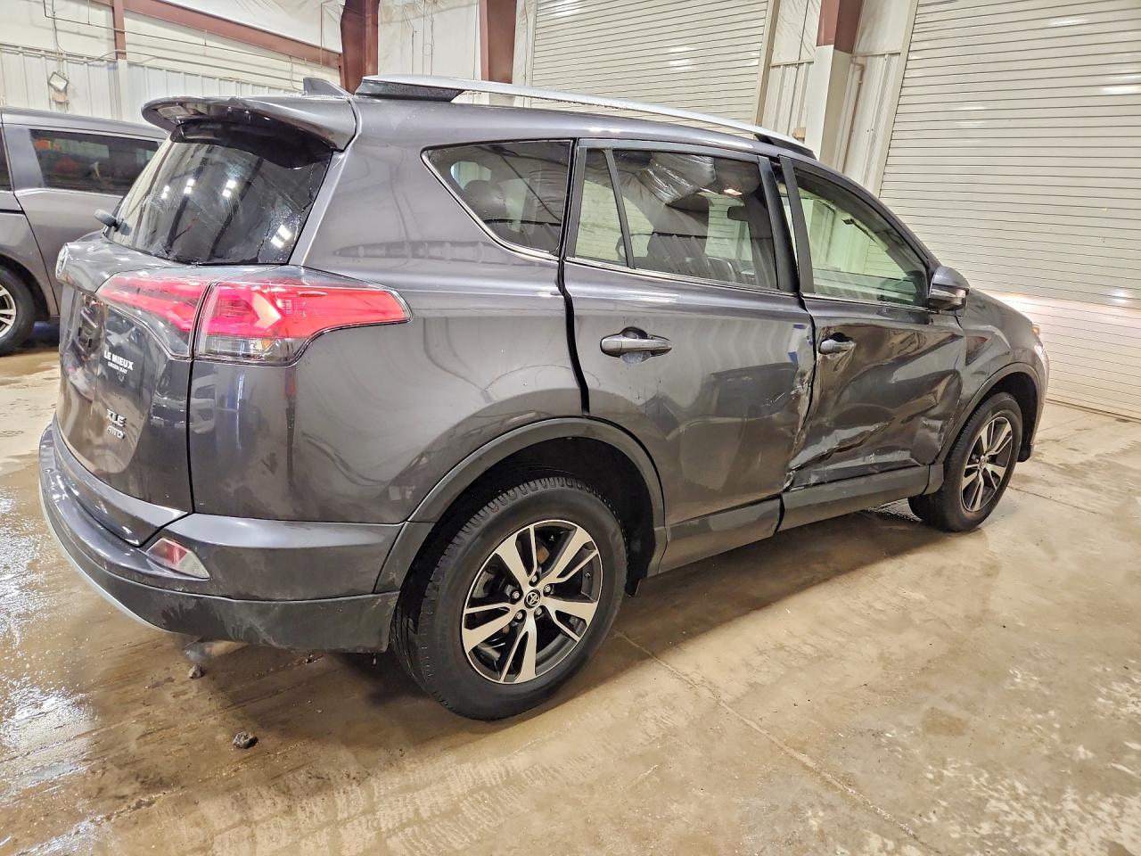 2017 TOYOTA RAV4 XLE photo 3