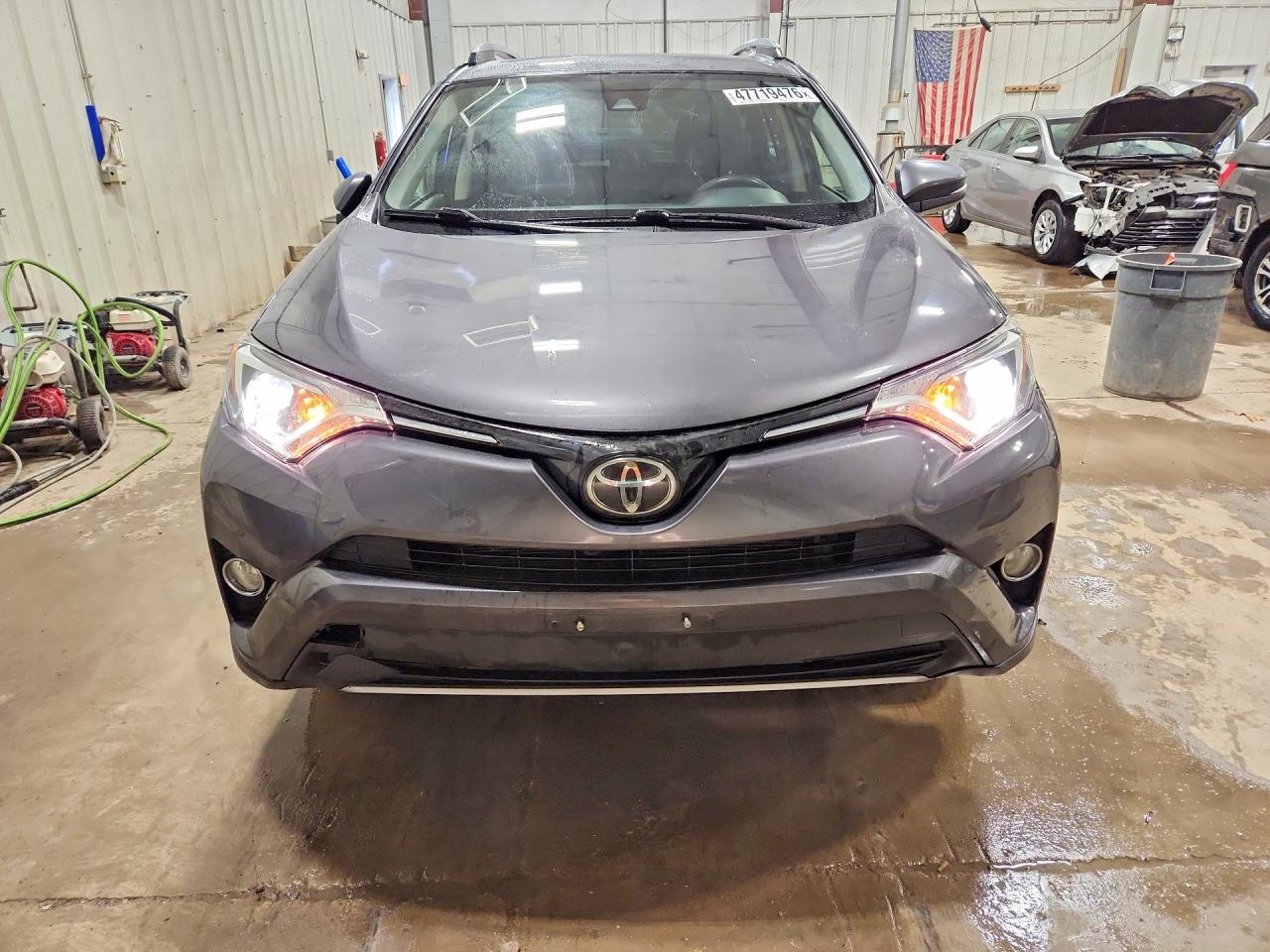 2017 TOYOTA RAV4 XLE photo 5