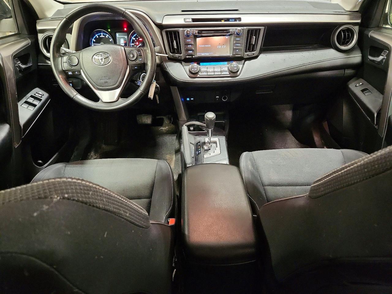 2017 TOYOTA RAV4 XLE photo 8