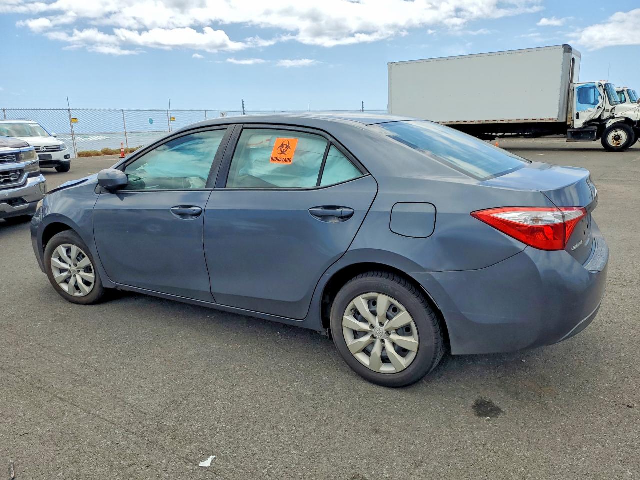 2016 TOYOTA COROLLA LE photo 2