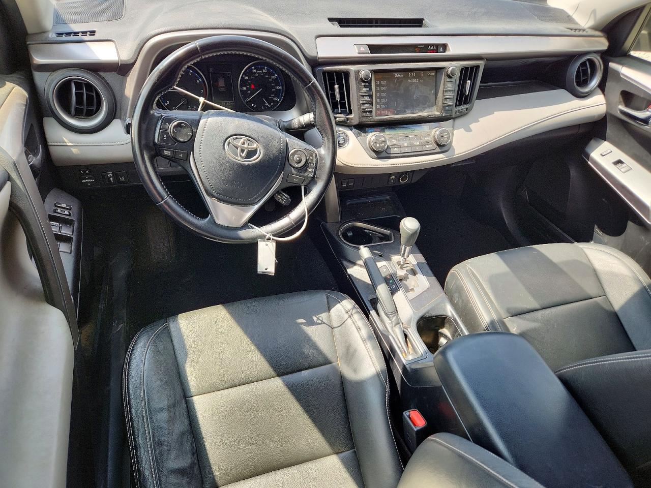 2018 TOYOTA RAV4 XLE photo 8