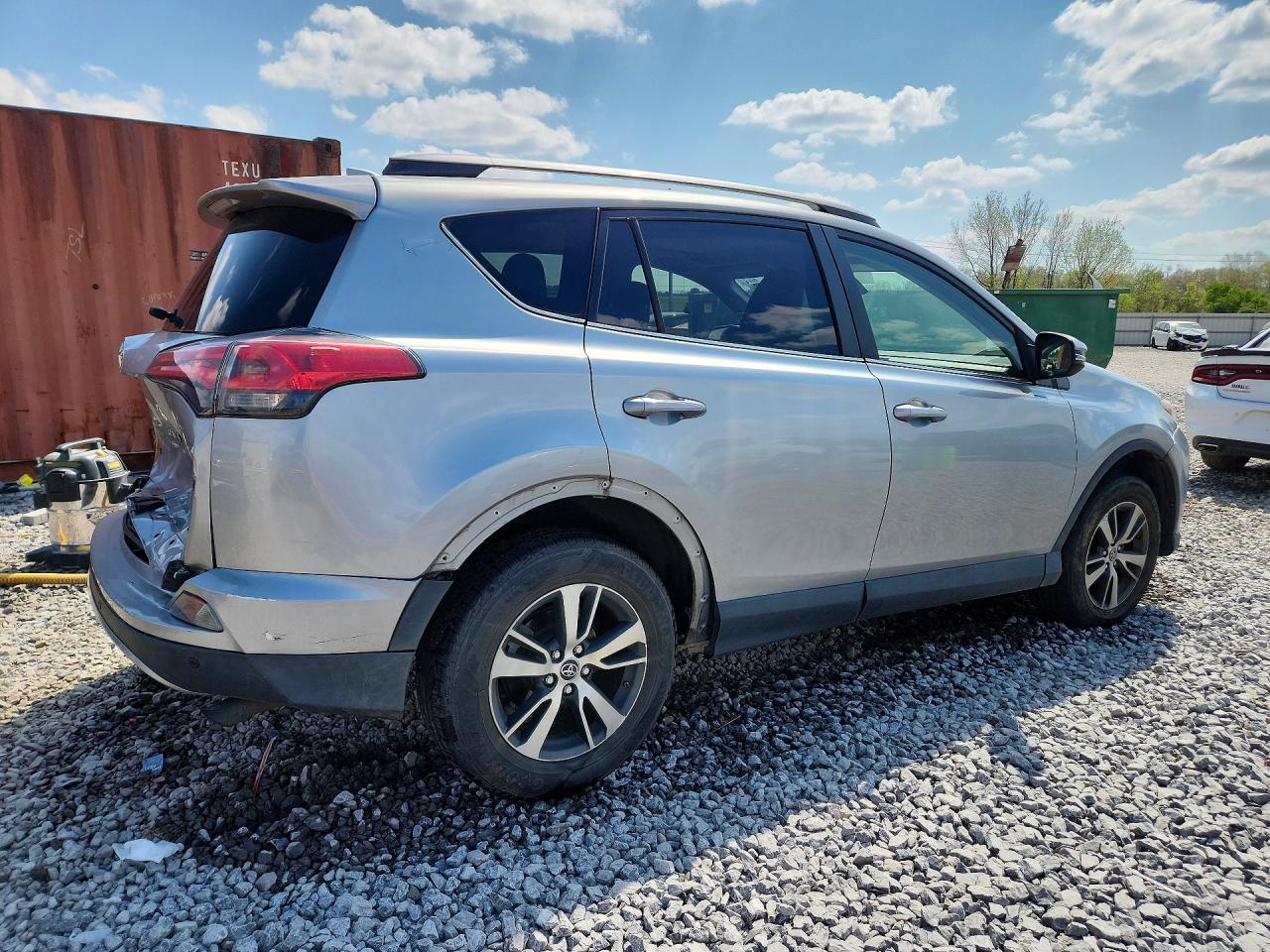 2018 TOYOTA RAV4 XLE photo 3