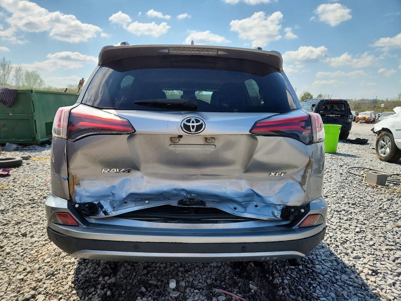 2018 TOYOTA RAV4 XLE photo 6