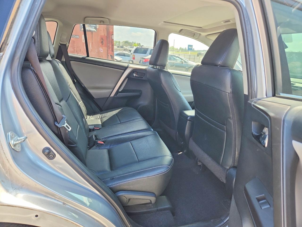 2018 TOYOTA RAV4 XLE photo 11