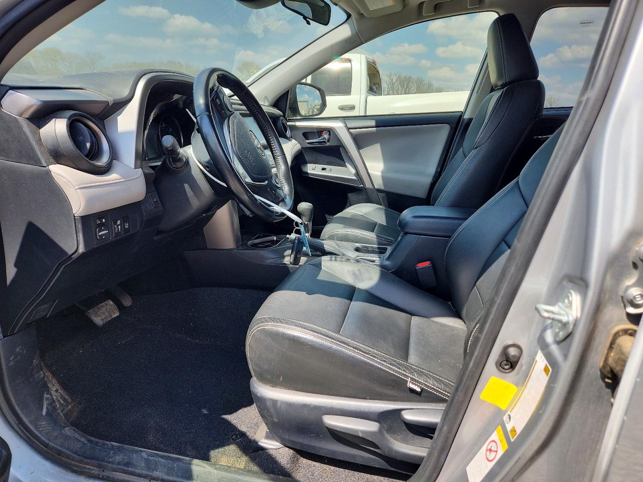 2018 TOYOTA RAV4 XLE photo 7
