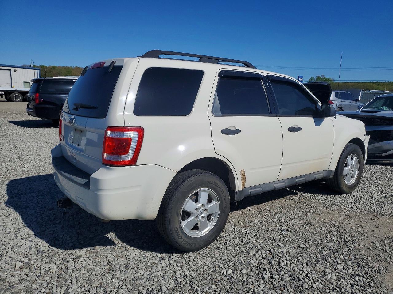 2011 FORD ESCAPE XLT photo 7