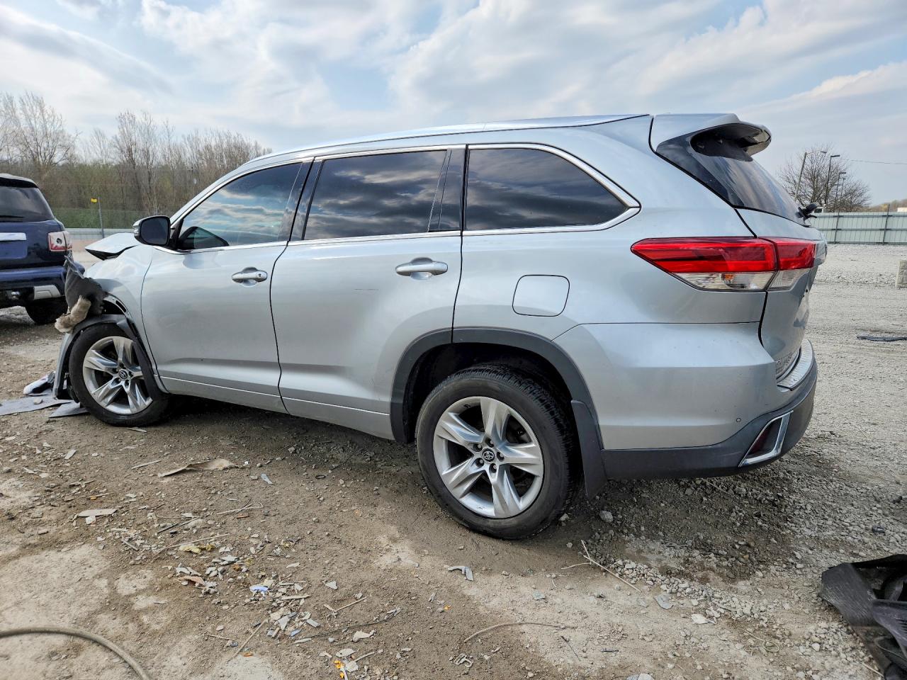 2017 TOYOTA HIGHLANDER LIMITED photo 2